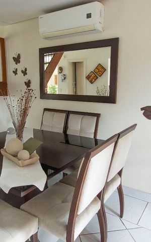 Casa de condomínio à venda com 304m², 4 quartos e 3 vagas Casa de condomínio à venda com 304m², 4 quartos e 3 vagasSala de Jantar