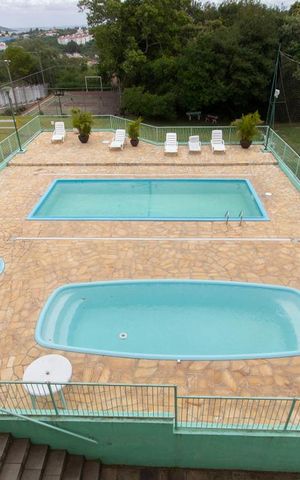 Casa de condomínio à venda com 304m², 4 quartos e 3 vagas Casa de condomínio à venda com 304m², 4 quartos e 3 vagasÁrea comum - Piscina