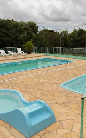Casa de condomínio à venda com 304m², 4 quartos e 3 vagas Casa de condomínio à venda com 304m², 4 quartos e 3 vagasÁrea comum - Piscina