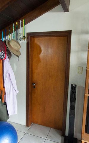 Casa de condomínio à venda com 304m², 4 quartos e 3 vagas Casa de condomínio à venda com 304m², 4 quartos e 3 vagasDepósito