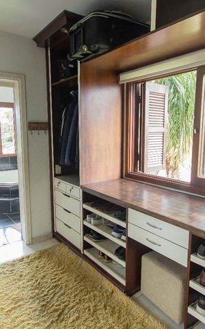 Casa de condomínio à venda com 304m², 4 quartos e 3 vagas Casa de condomínio à venda com 304m², 4 quartos e 3 vagasCloset da suíte