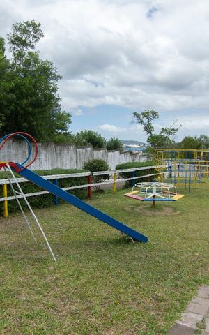 Casa de condomínio à venda com 304m², 4 quartos e 3 vagas Casa de condomínio à venda com 304m², 4 quartos e 3 vagasÁrea Comum - Playground