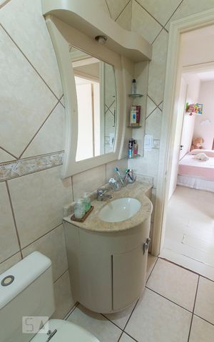 Casa de condomínio à venda com 304m², 4 quartos e 3 vagas Casa de condomínio à venda com 304m², 4 quartos e 3 vagasBanheiro Social