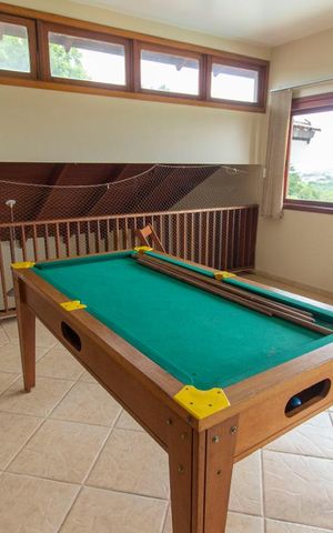 Casa de condomínio à venda com 304m², 4 quartos e 3 vagas Casa de condomínio à venda com 304m², 4 quartos e 3 vagasÁrea Comum - Sala de Jogos