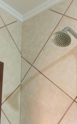 Casa de condomínio à venda com 304m², 4 quartos e 3 vagas Casa de condomínio à venda com 304m², 4 quartos e 3 vagasBanheiro Social