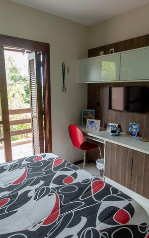 Casa de condomínio à venda com 304m², 4 quartos e 3 vagas Casa de condomínio à venda com 304m², 4 quartos e 3 vagasQuarto 2