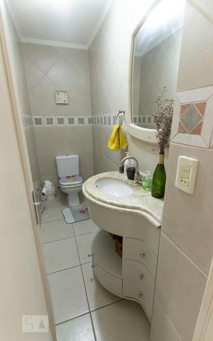Casa de condomínio à venda com 304m², 4 quartos e 3 vagas Casa de condomínio à venda com 304m², 4 quartos e 3 vagasLavabo