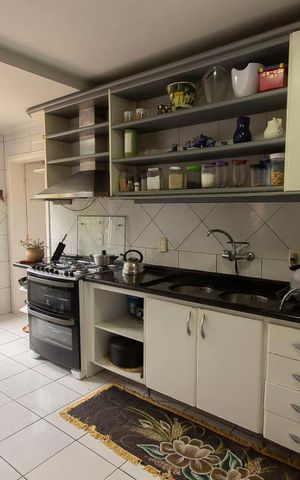 Casa de condomínio à venda com 304m², 4 quartos e 3 vagas Casa de condomínio à venda com 304m², 4 quartos e 3 vagasCozinha - Armários