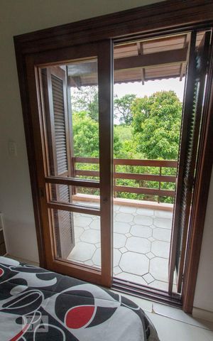 Casa de condomínio à venda com 304m², 4 quartos e 3 vagas Casa de condomínio à venda com 304m², 4 quartos e 3 vagasQuarto 2