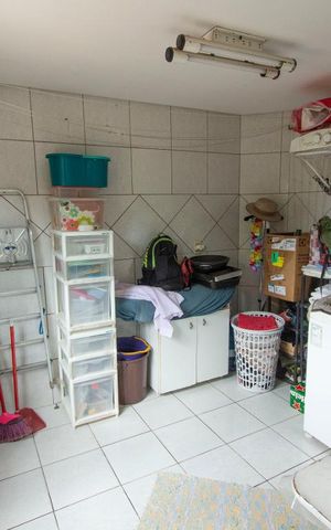 Casa de condomínio à venda com 304m², 4 quartos e 3 vagas Casa de condomínio à venda com 304m², 4 quartos e 3 vagasÁrea de Serviço