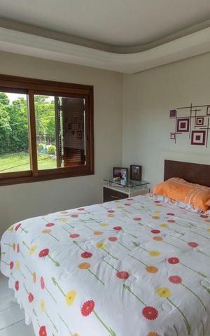 Casa de condomínio à venda com 304m², 4 quartos e 3 vagas Casa de condomínio à venda com 304m², 4 quartos e 3 vagasSuíte
