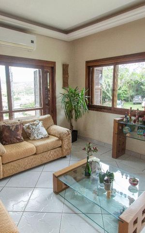 Casa de condomínio à venda com 304m², 4 quartos e 3 vagas Casa de condomínio à venda com 304m², 4 quartos e 3 vagasSala