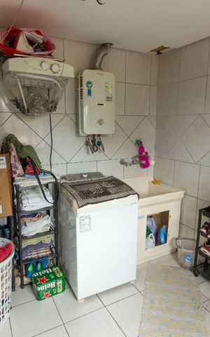 Casa de condomínio à venda com 304m², 4 quartos e 3 vagas Casa de condomínio à venda com 304m², 4 quartos e 3 vagasÁrea de Serviço
