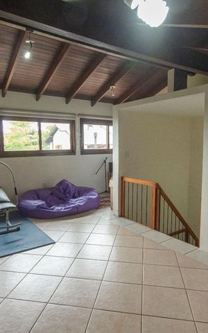 Casa de condomínio à venda com 304m², 4 quartos e 3 vagas Casa de condomínio à venda com 304m², 4 quartos e 3 vagasSótão