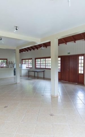 Casa de condomínio à venda com 304m², 4 quartos e 3 vagas Casa de condomínio à venda com 304m², 4 quartos e 3 vagasÁrea comum - Salão de festas