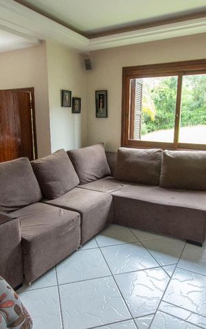Casa de condomínio à venda com 304m², 4 quartos e 3 vagas Casa de condomínio à venda com 304m², 4 quartos e 3 vagasSala