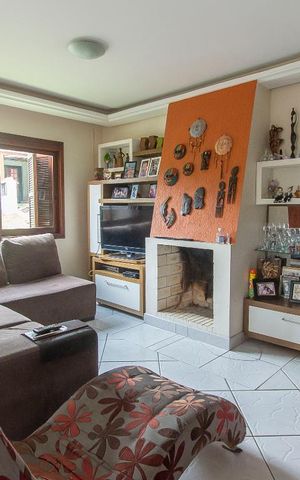 Casa de condomínio à venda com 304m², 4 quartos e 3 vagas Casa de condomínio à venda com 304m², 4 quartos e 3 vagasSala