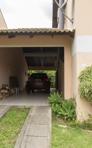 Casa de condomínio à venda com 304m², 4 quartos e 3 vagas Casa de condomínio à venda com 304m², 4 quartos e 3 vagasGaragem
