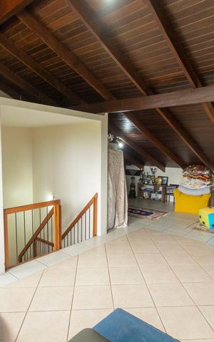 Casa de condomínio à venda com 304m², 4 quartos e 3 vagas Casa de condomínio à venda com 304m², 4 quartos e 3 vagasSótão