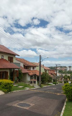 Casa de condomínio à venda com 304m², 4 quartos e 3 vagas Casa de condomínio à venda com 304m², 4 quartos e 3 vagasÁrea comum