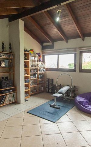 Casa de condomínio à venda com 304m², 4 quartos e 3 vagas Casa de condomínio à venda com 304m², 4 quartos e 3 vagasSótão