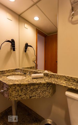 Studio à venda com 32m², 1 quarto e 1 vaga Studio à venda com 32m², 1 quarto e 1 vagaBanheiro