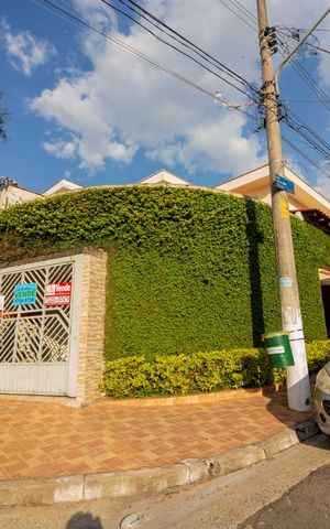 Casa à venda com 130m², 3 quartos e 3 vagas Casa à venda com 130m², 3 quartos e 3 vagasFachada