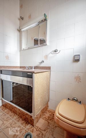 Casa para alugar com 161m², 4 quartos e 3 vagasBanheiro 1- Casa 01