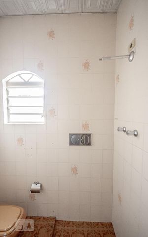 Casa para alugar com 161m², 4 quartos e 3 vagasBanheiro 1- Casa 01