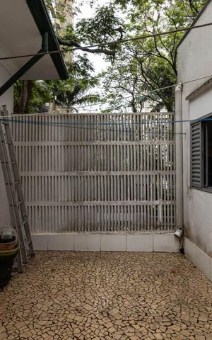 Casa à venda com 220m², 4 quartos e 2 vagasárea de serviço