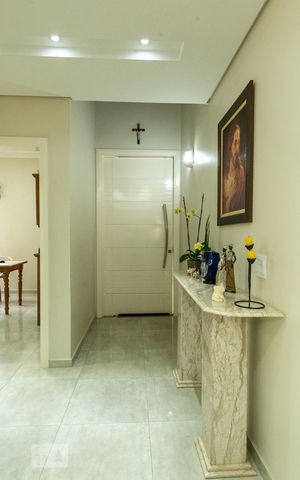 Casa de condomínio à venda com 320m², 4 quartos e 4 vagas Casa de condomínio à venda com 320m², 4 quartos e 4 vagasDetalhe Sala