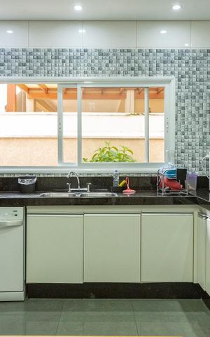 Casa de condomínio à venda com 320m², 4 quartos e 4 vagas Casa de condomínio à venda com 320m², 4 quartos e 4 vagasCozinha