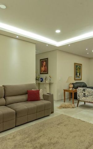 Casa de condomínio à venda com 320m², 4 quartos e 4 vagas Casa de condomínio à venda com 320m², 4 quartos e 4 vagasSala