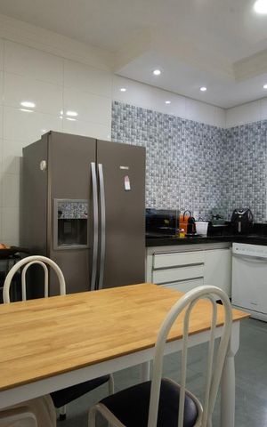 Casa de condomínio à venda com 320m², 4 quartos e 4 vagas Casa de condomínio à venda com 320m², 4 quartos e 4 vagasCozinha
