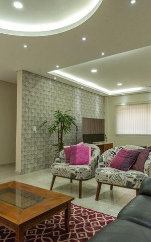 Casa de condomínio à venda com 320m², 4 quartos e 4 vagas Casa de condomínio à venda com 320m², 4 quartos e 4 vagasSala