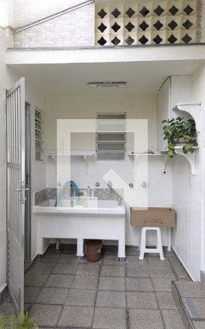 Casa à venda com 170m², 3 quartos e 2 vagasÁrea de Serviço