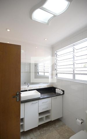 Casa à venda com 170m², 3 quartos e 2 vagasBanheiro