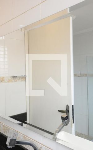 Casa à venda com 170m², 3 quartos e 2 vagasBanheiro