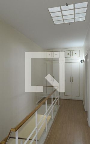 Casa à venda com 170m², 3 quartos e 2 vagasCorredor