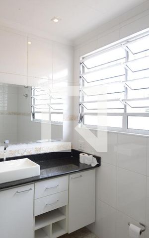 Casa à venda com 170m², 3 quartos e 2 vagasBanheiro