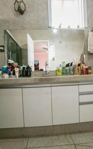 Casa à venda com 410m², 5 quartos e 4 vagas Casa à venda com 410m², 5 quartos e 4 vagasBanheiro da Suíte 1