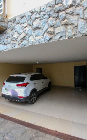 Casa à venda com 410m², 5 quartos e 4 vagas Casa à venda com 410m², 5 quartos e 4 vagasGaragem