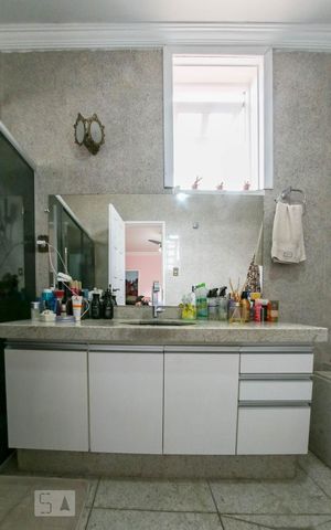 Casa à venda com 410m², 5 quartos e 4 vagas Casa à venda com 410m², 5 quartos e 4 vagasBanheiro da Suíte 1