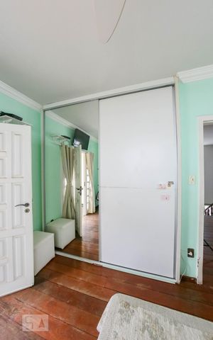 Casa à venda com 410m², 5 quartos e 4 vagas Casa à venda com 410m², 5 quartos e 4 vagasQuarto 1