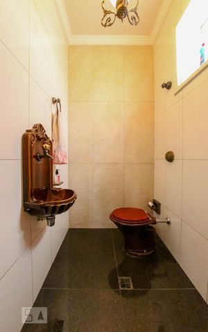 Casa à venda com 410m², 5 quartos e 4 vagas Casa à venda com 410m², 5 quartos e 4 vagasLavabo