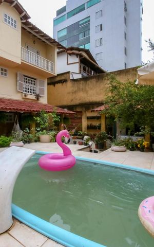 Casa à venda com 410m², 5 quartos e 4 vagas Casa à venda com 410m², 5 quartos e 4 vagasÁrea Gourmet