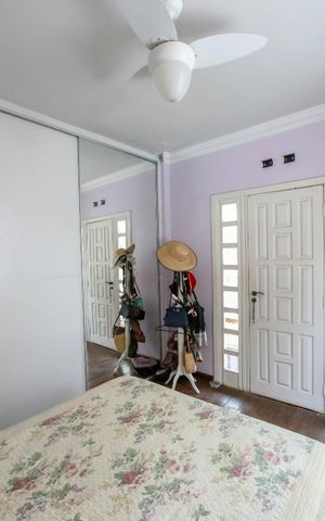 Casa à venda com 410m², 5 quartos e 4 vagas Casa à venda com 410m², 5 quartos e 4 vagasQuarto 3