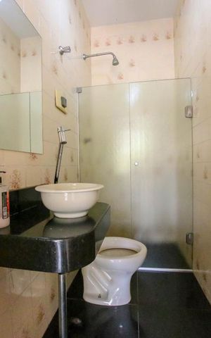 Casa à venda com 410m², 5 quartos e 4 vagas Casa à venda com 410m², 5 quartos e 4 vagasBanheiro Social 2