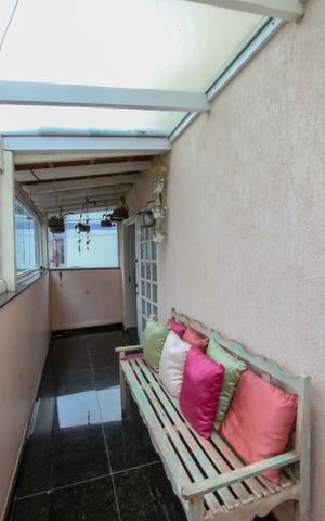 Casa à venda com 410m², 5 quartos e 4 vagas Casa à venda com 410m², 5 quartos e 4 vagasVaranda da Sala
