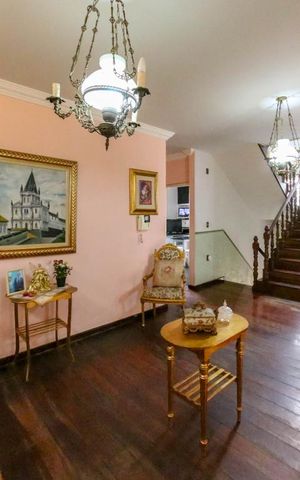 Casa à venda com 410m², 5 quartos e 4 vagas Casa à venda com 410m², 5 quartos e 4 vagasSala